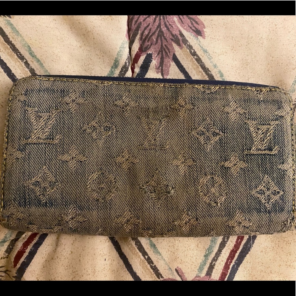 Louis Vuitton denim Zippy wallet